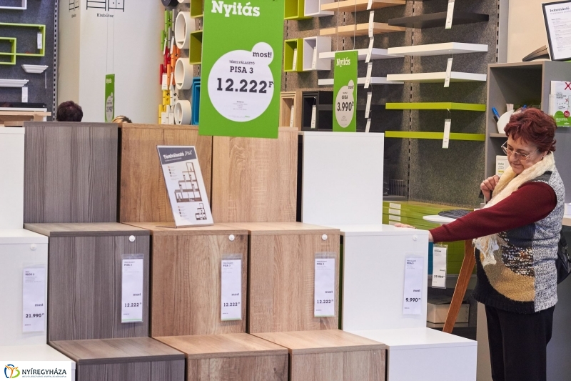 Egy kis Szieszta a Mömax-ban - fotó Szarka Lajos