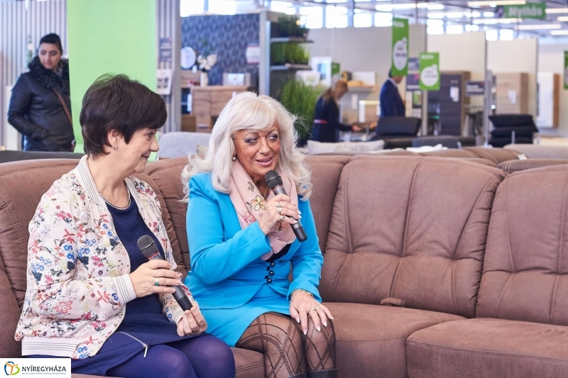 Egy kis Szieszta a Mömax-ban - fotó Szarka Lajos