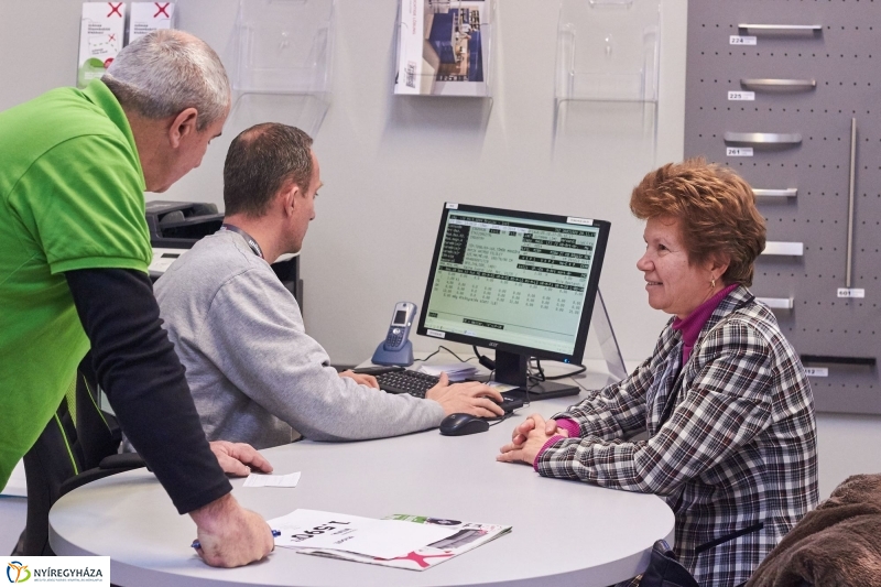 Egy kis Szieszta a Mömax-ban - fotó Szarka Lajos