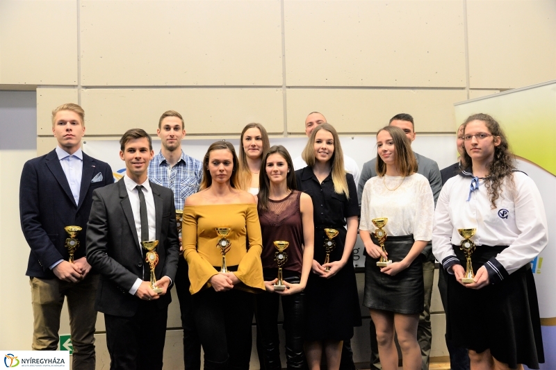 Bajnokok  fala 1 - fotó Trifonov Éva