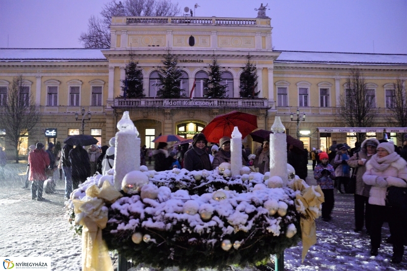 Kigyultak az adventi fények Nyíregyházán - fotó Trifonov Éva