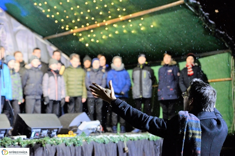 Kigyultak az adventi fények Nyíregyházán - fotó Trifonov Éva