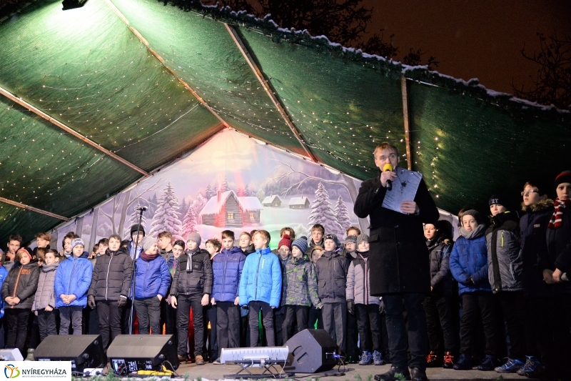 Kigyultak az adventi fények Nyíregyházán - fotó Trifonov Éva