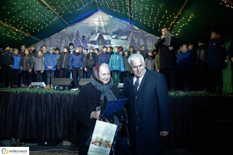 Kigyultak az adventi fények Nyíregyházán - fotó Trifonov Éva