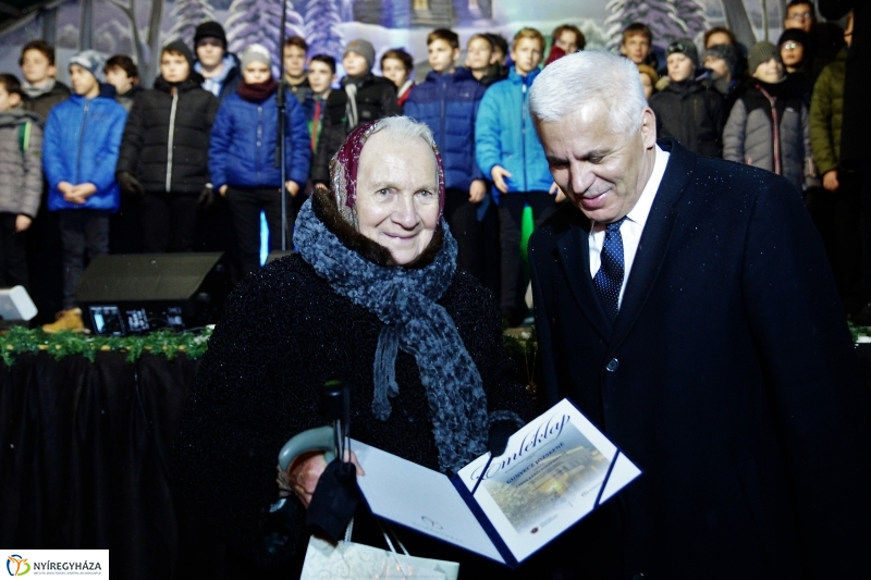 Kigyultak az adventi fények Nyíregyházán - fotó Trifonov Éva