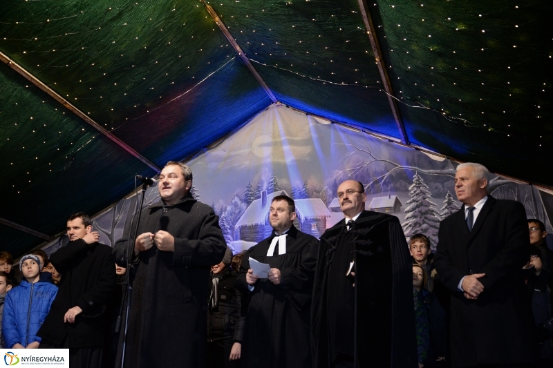 Kigyultak az adventi fények Nyíregyházán - fotó Trifonov Éva