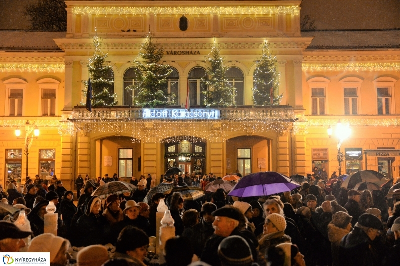 Kigyultak az adventi fények Nyíregyházán - fotó Trifonov Éva