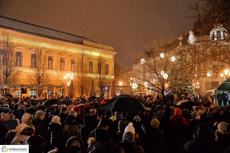 Kigyultak az adventi fények Nyíregyházán - fotó Trifonov Éva