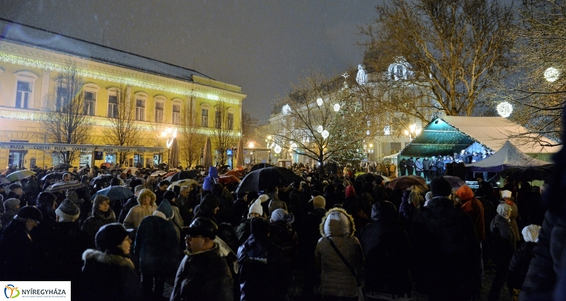 Kigyultak az adventi fények Nyíregyházán - fotó Trifonov Éva