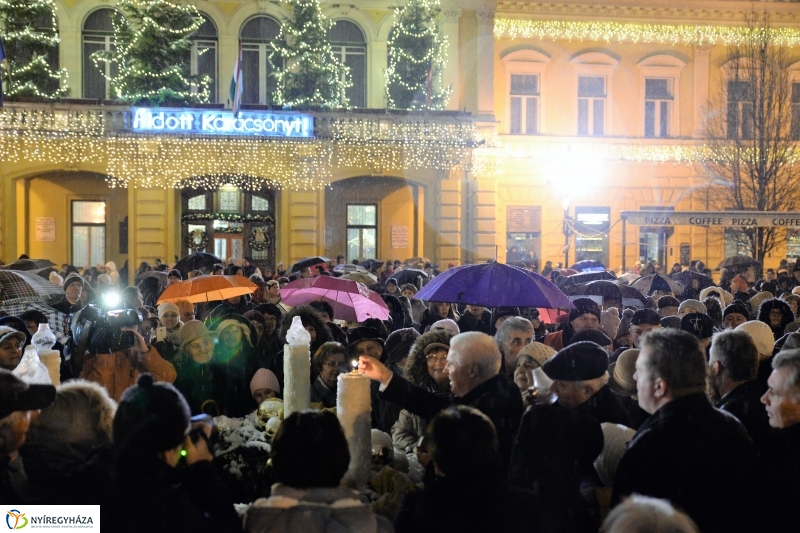Kigyultak az adventi fények Nyíregyházán - fotó Trifonov Éva