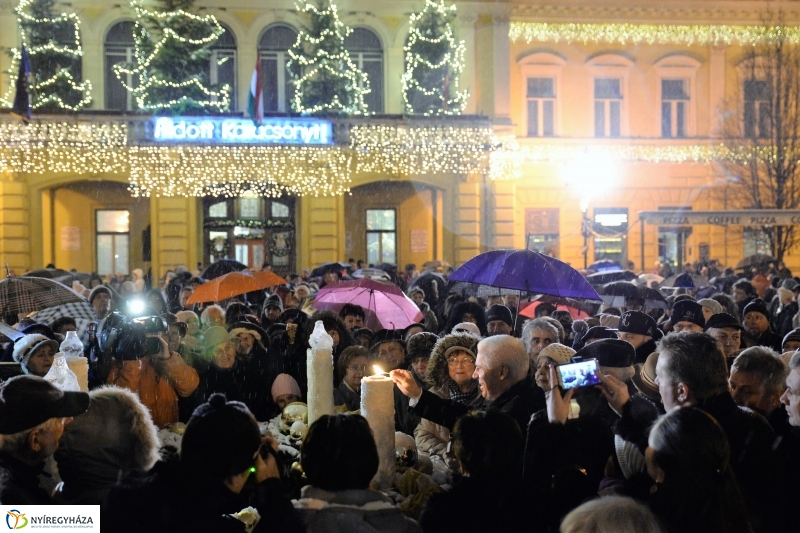 Kigyultak az adventi fények Nyíregyházán - fotó Trifonov Éva