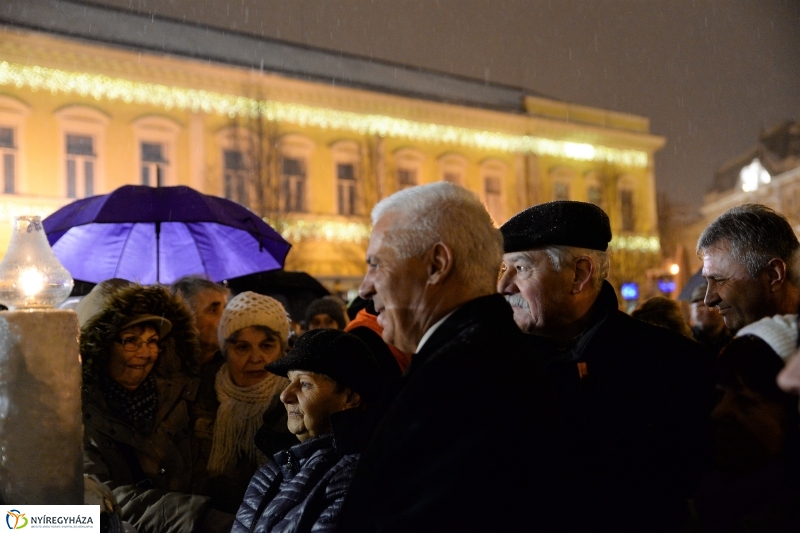 Kigyultak az adventi fények Nyíregyházán - fotó Trifonov Éva