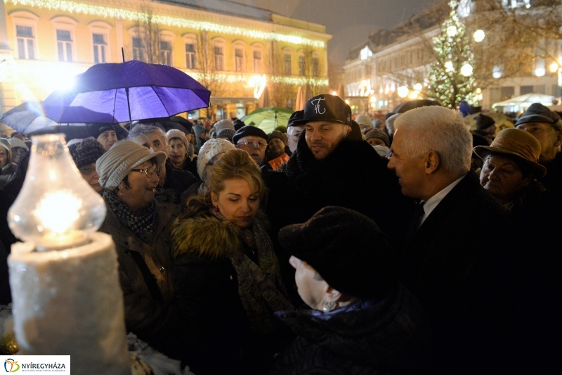 Kigyultak az adventi fények Nyíregyházán - fotó Trifonov Éva