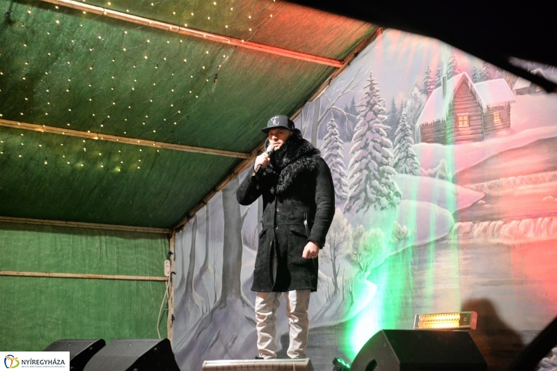 Kigyultak az adventi fények Nyíregyházán - fotó Trifonov Éva