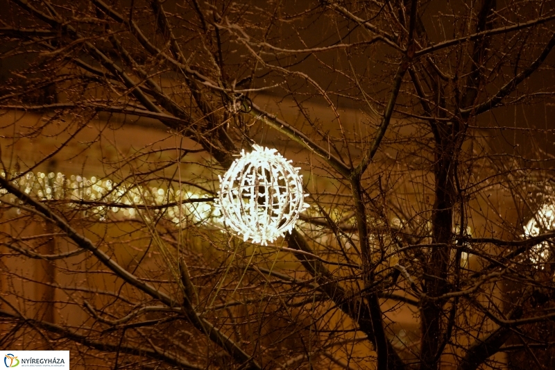 Kigyultak az adventi fények Nyíregyházán - fotó Trifonov Éva