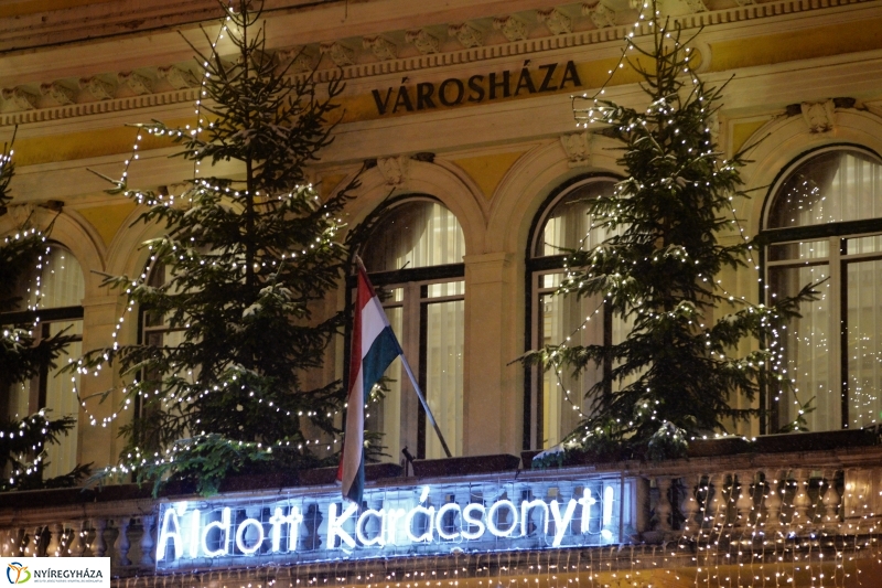 Kigyultak az adventi fények Nyíregyházán - fotó Trifonov Éva