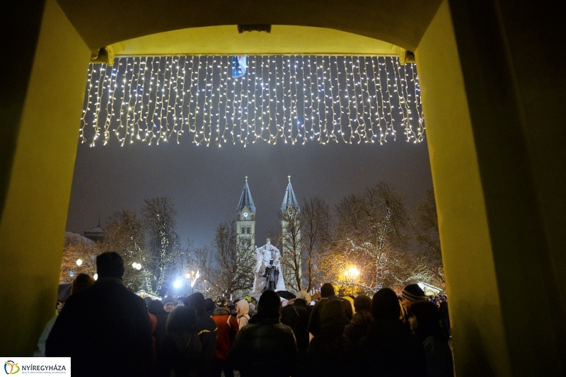 Kigyultak az adventi fények Nyíregyházán - fotó Trifonov Éva