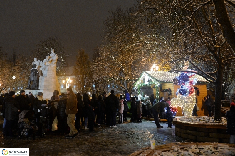Kigyultak az adventi fények Nyíregyházán - fotó Trifonov Éva