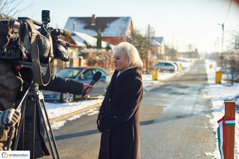 Aszfaltozták az Ösvény utcát - fotó Szarka Lajos