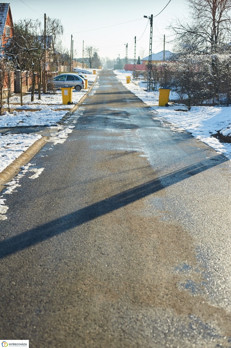 Aszfaltozták az Ösvény utcát - fotó Szarka Lajos