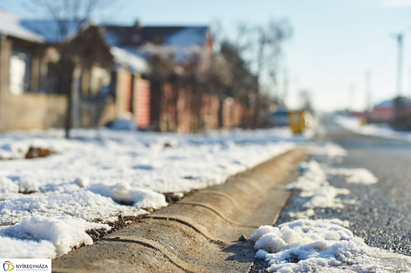Aszfaltozták az Ösvény utcát - fotó Szarka Lajos