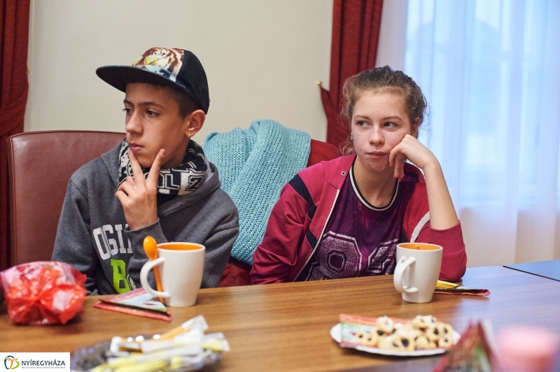 Mikuláscsomag rászoruló gyerekeknek - fotó Szarka Lajos