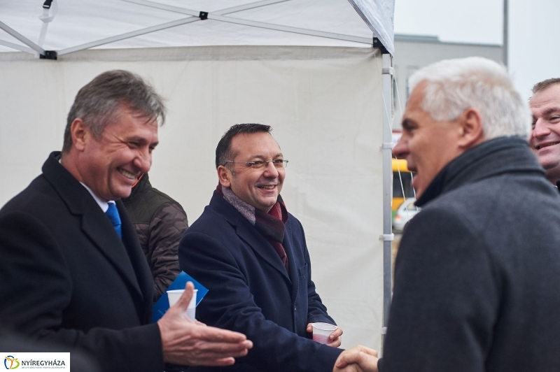 Mező utcai csomópont átadása - fotó Szarka Lajos