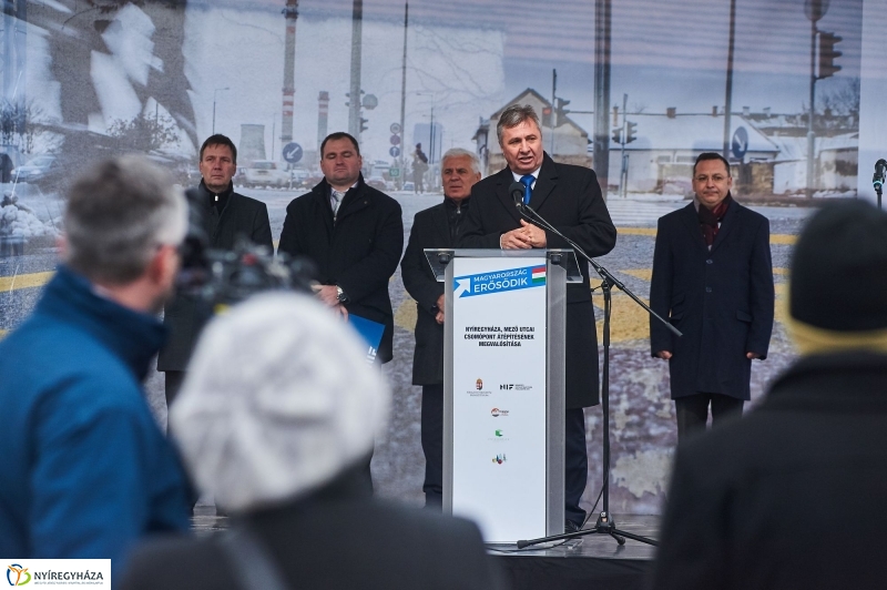 Mező utcai csomópont átadása - fotó Szarka Lajos