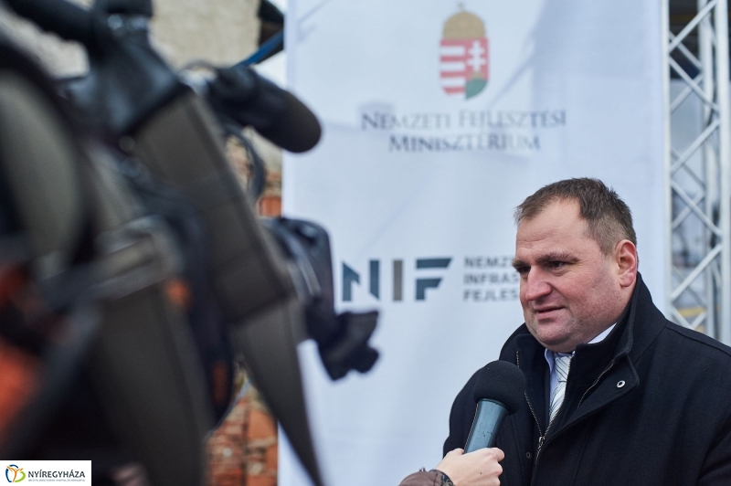 Mező utcai csomópont átadása - fotó Szarka Lajos