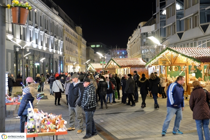 Advent harmadik vasárnapja a Kossuth téren - fotó Trifonov Éva