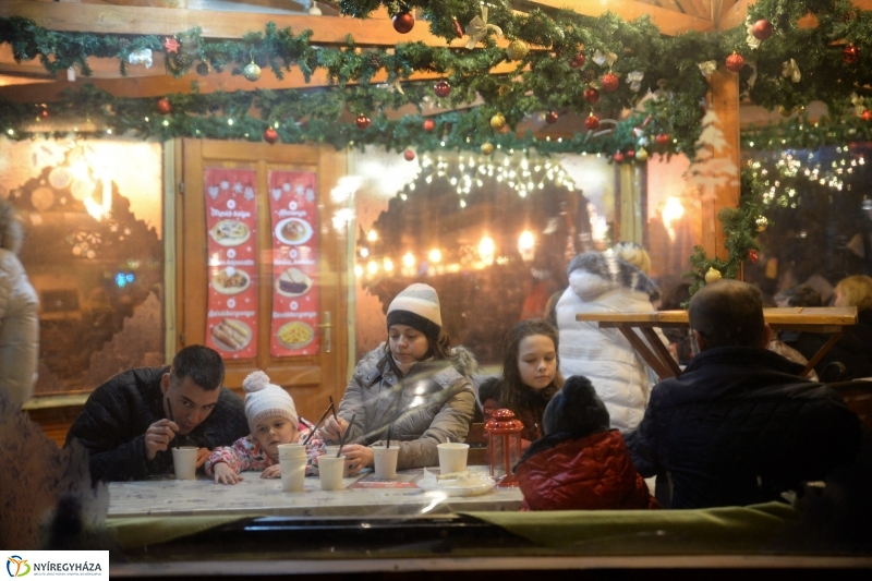 Advent harmadik vasárnapja a Kossuth téren - fotó Trifonov Éva