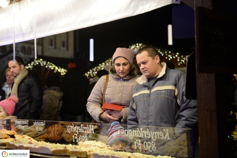 Advent harmadik vasárnapja a Kossuth téren - fotó Trifonov Éva