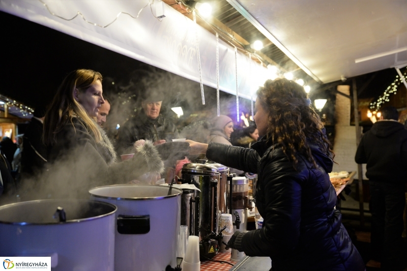 Advent harmadik vasárnapja a Kossuth téren - fotó Trifonov Éva