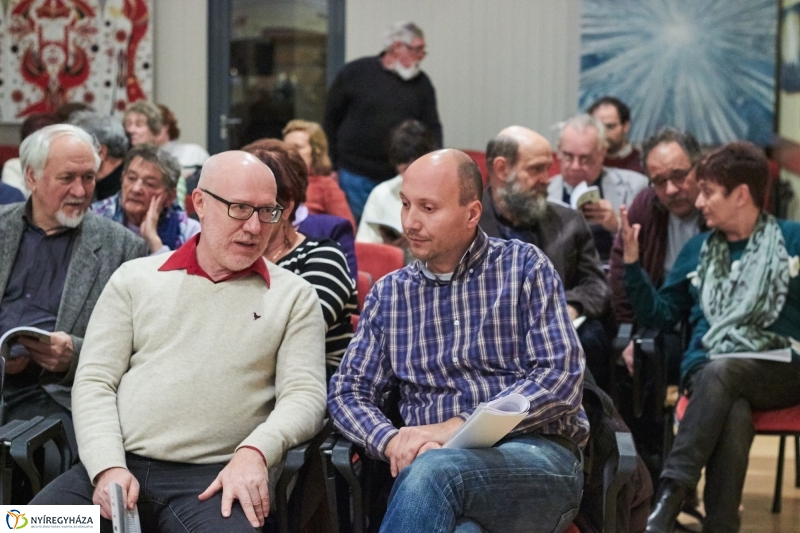 Megjelent a megyei Szemle - fotó Szarka Lajos