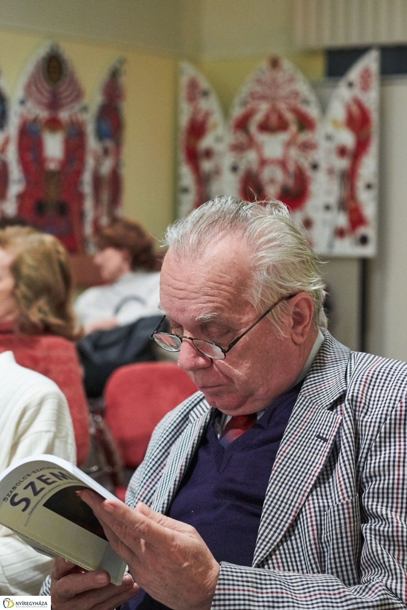 Megjelent a megyei Szemle - fotó Szarka Lajos