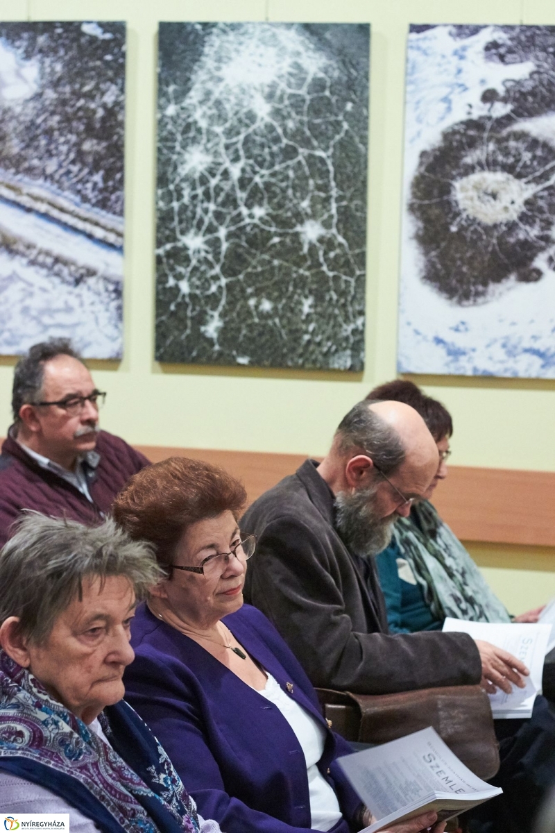 Megjelent a megyei Szemle - fotó Szarka Lajos