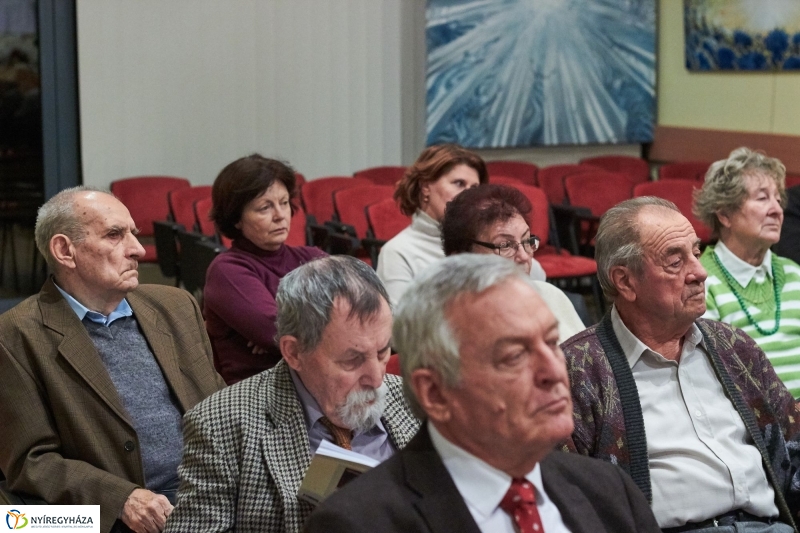 Megjelent a megyei Szemle - fotó Szarka Lajos