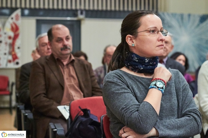 Megjelent a megyei Szemle - fotó Szarka Lajos