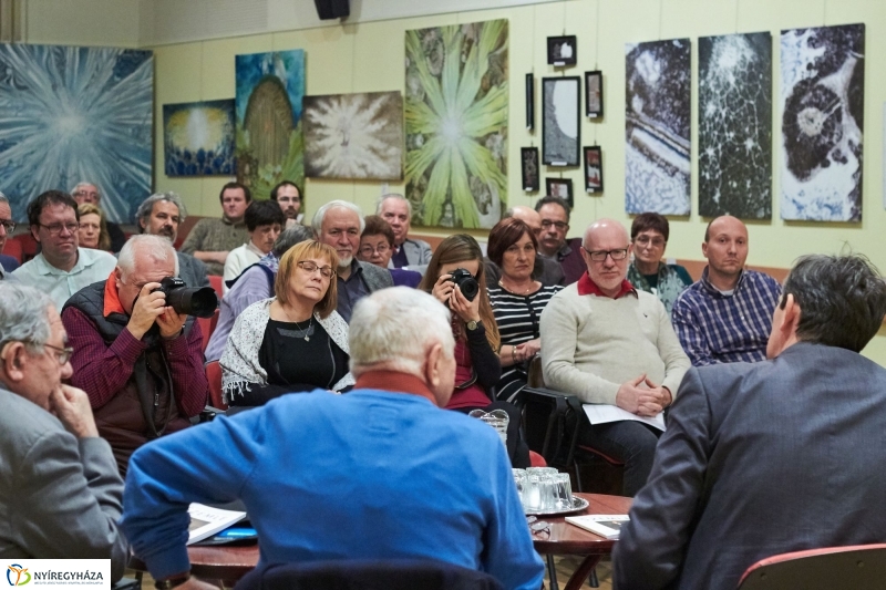 Megjelent a megyei Szemle - fotó Szarka Lajos