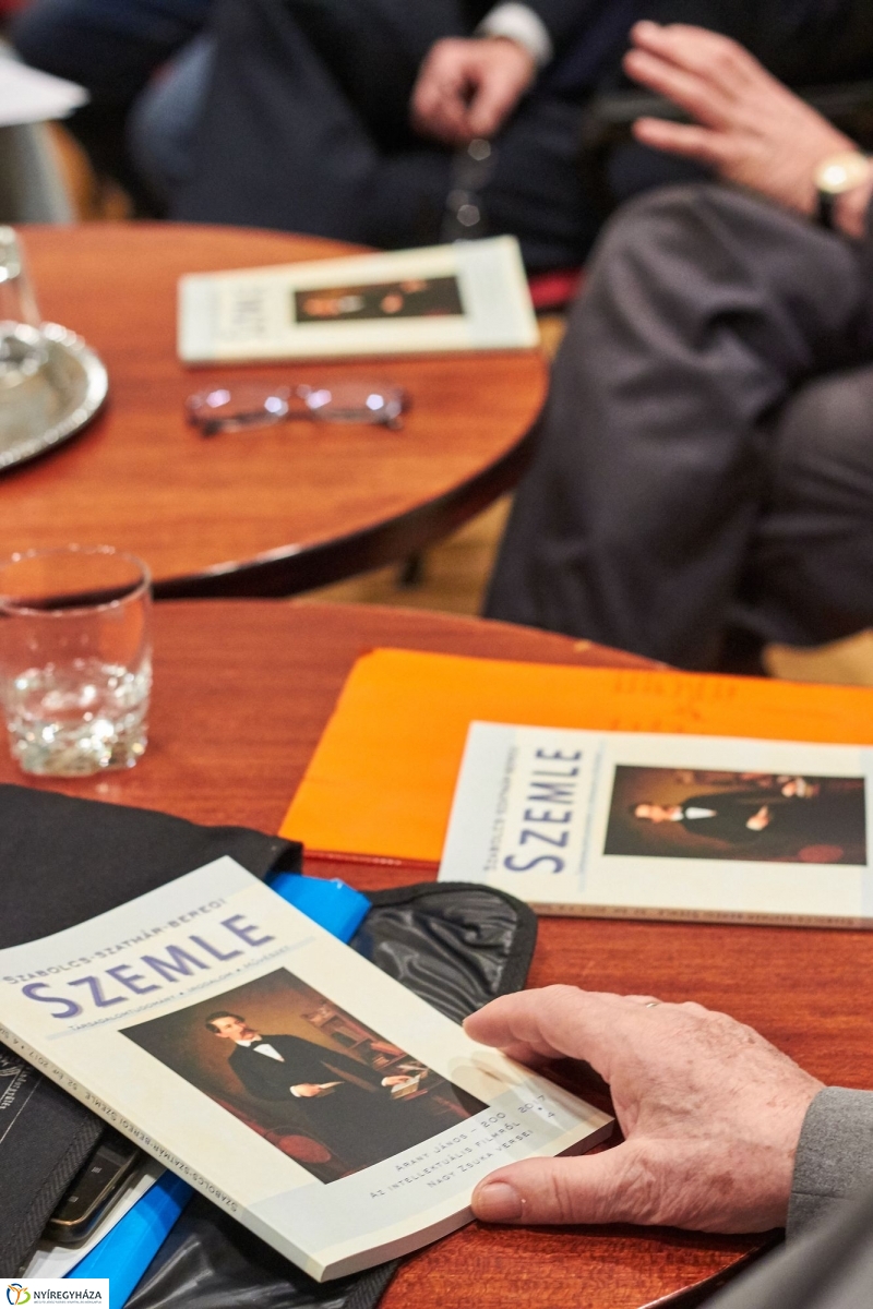 Megjelent a megyei Szemle - fotó Szarka Lajos