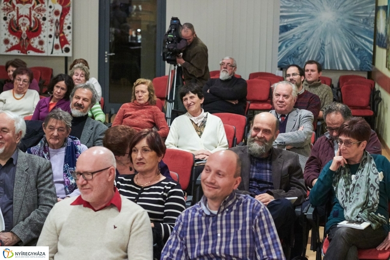 Megjelent a megyei Szemle - fotó Szarka Lajos