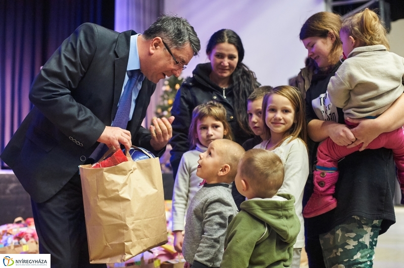 Gyermekjóléti karácsony - fotó Szarka Lajos