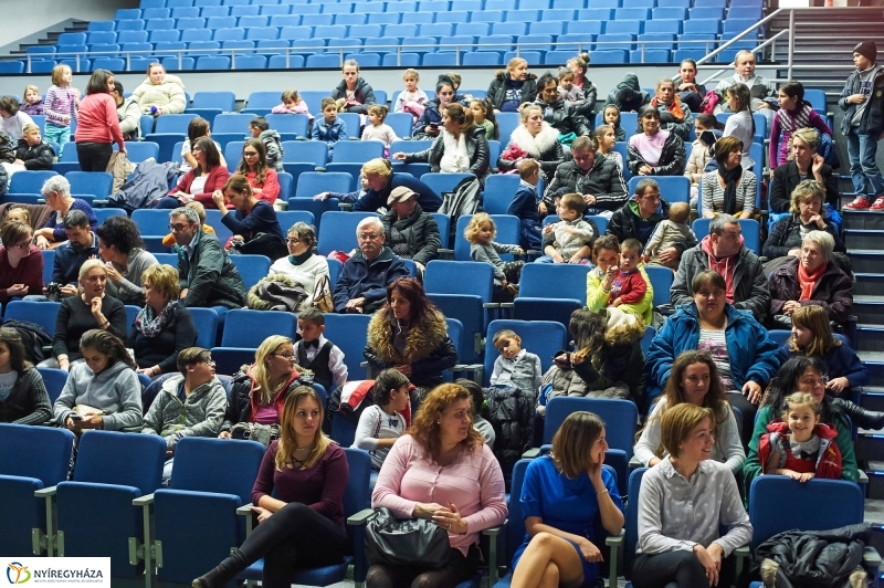 Gyermekjóléti karácsony - fotó Szarka Lajos