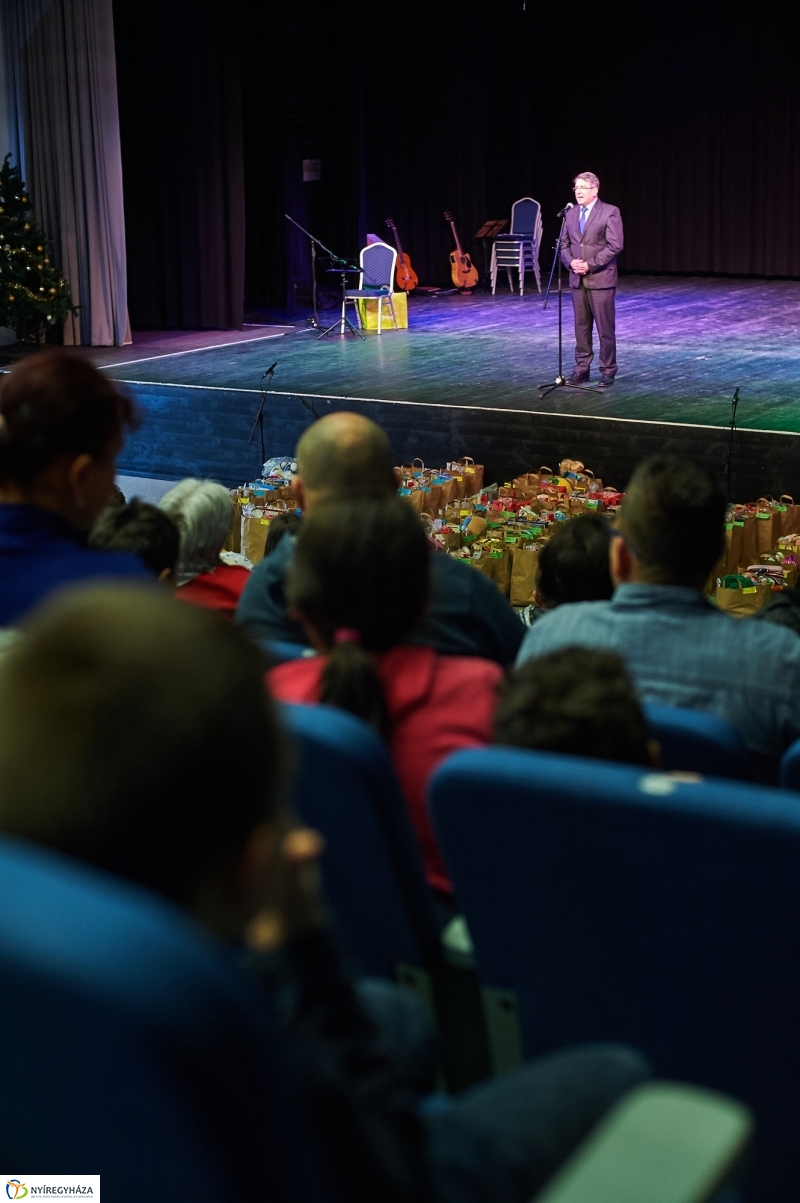 Gyermekjóléti karácsony - fotó Szarka Lajos