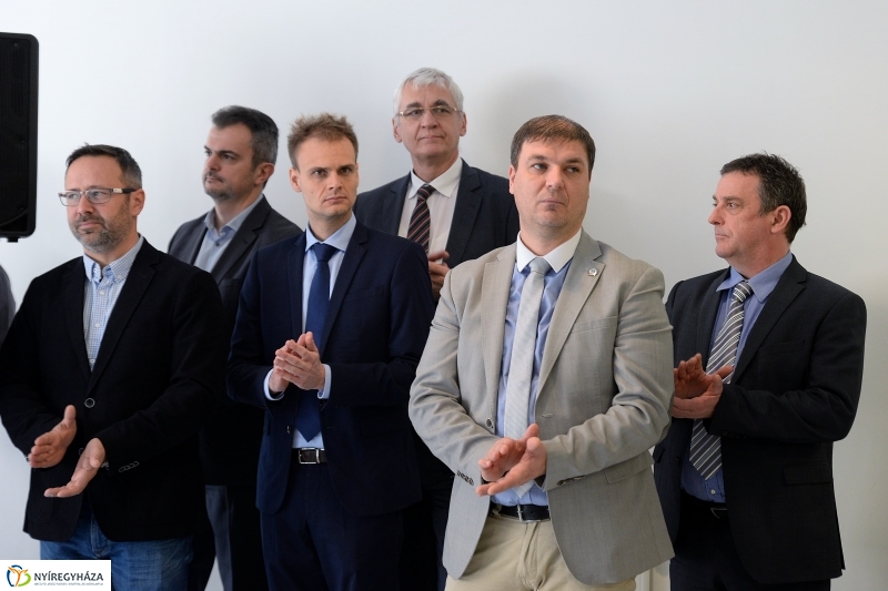 MR-berendezés átadás - fotó Trifonov Éva
