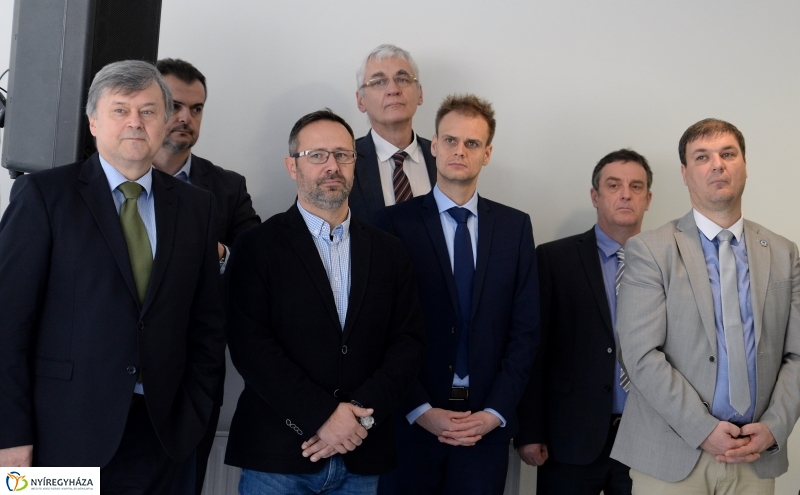 MR-berendezés átadás - fotó Trifonov Éva