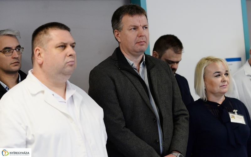 MR-berendezés átadás - fotó Trifonov Éva