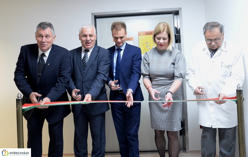 MR-berendezés átadás - fotó Trifonov Éva