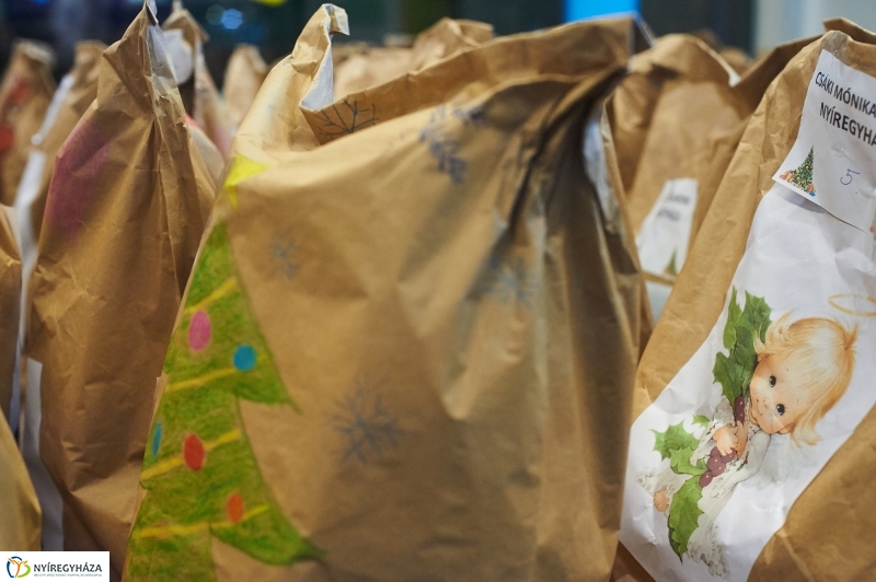 OTP karácsonyi adomány - fotó Szarka Lajos