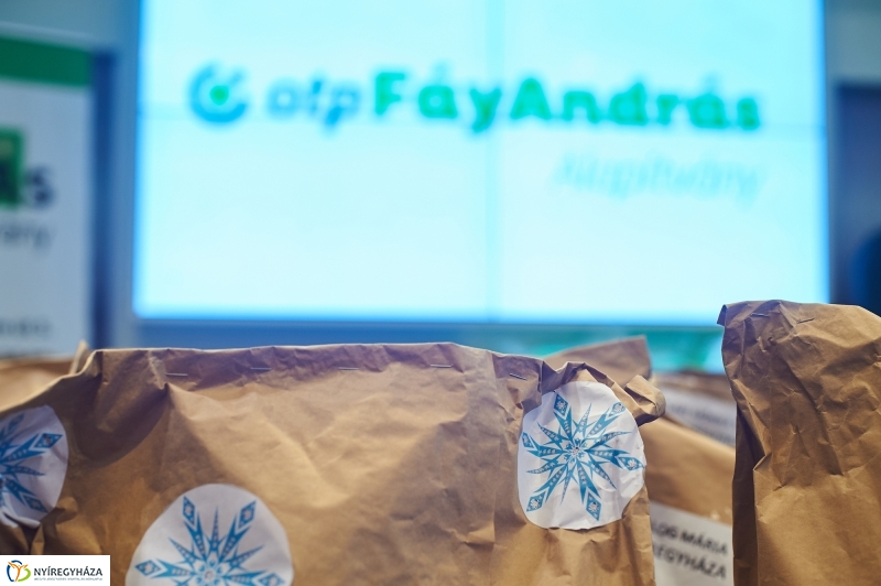 OTP karácsonyi adomány - fotó Szarka Lajos